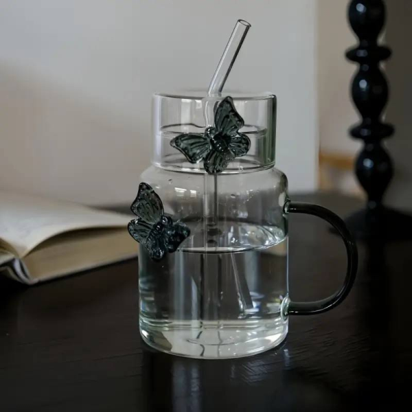 Fashionable and exquisite office borosilicate creative cold water glass with straw lid